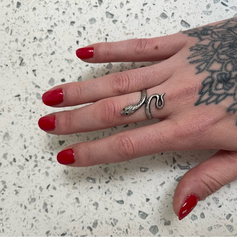Silver snake ring sz8